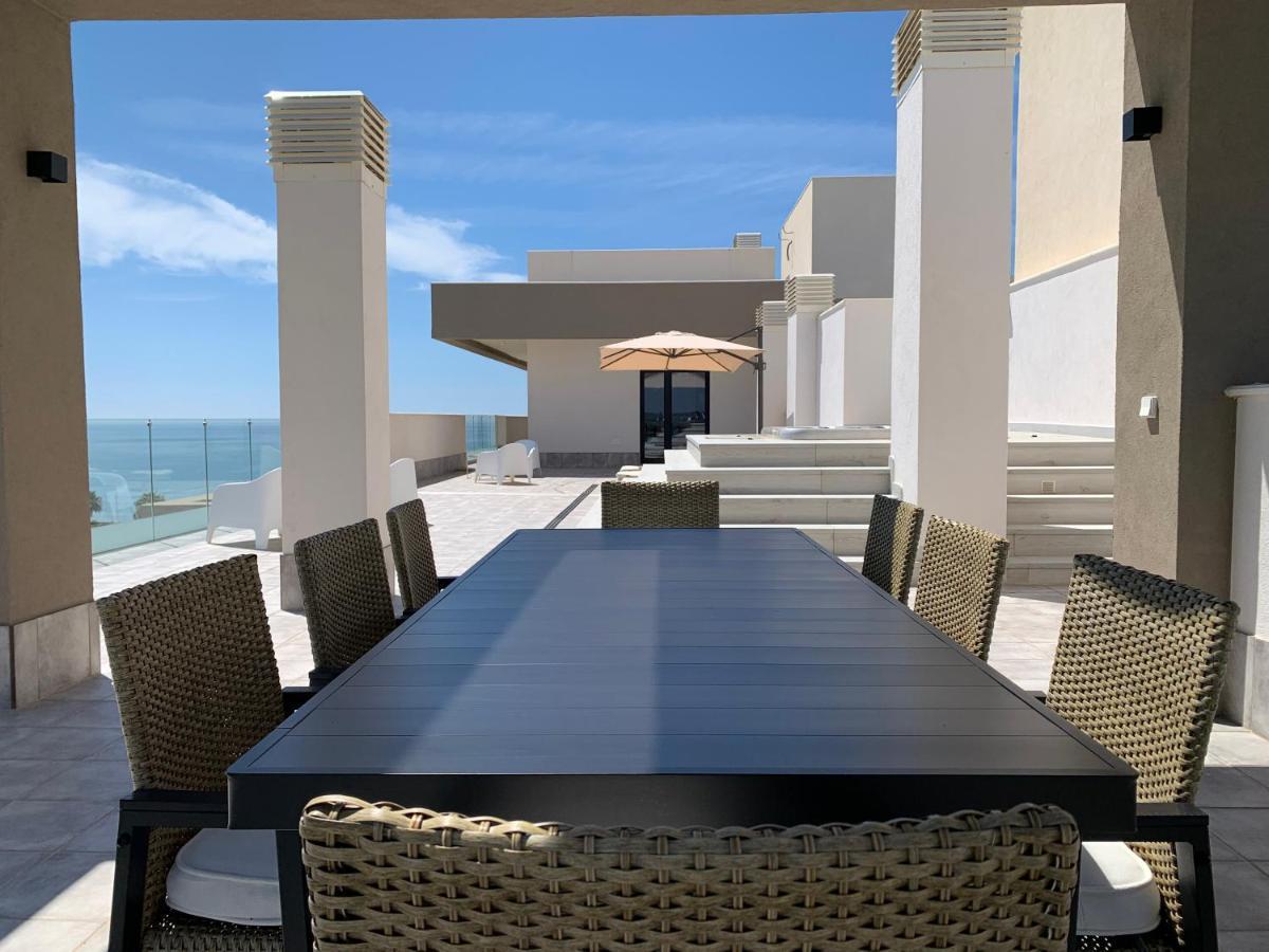 ウエルバPenthouse With Wide Terrace Next To The Oceanアパートメント エクステリア 写真